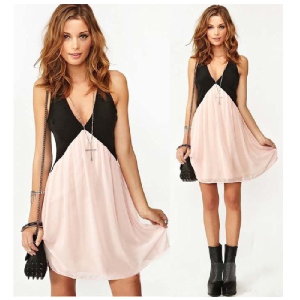 Flirty sleeveless V-neck color block dress